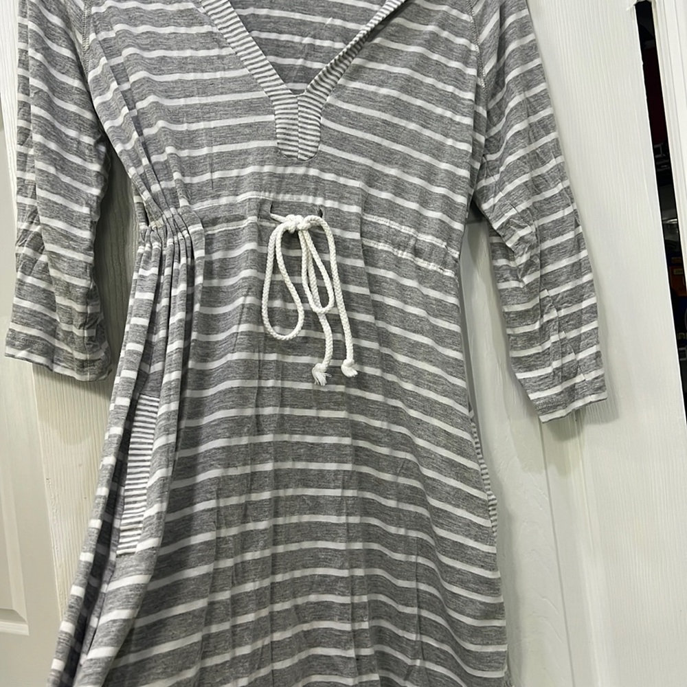 Mandarin Blue Resort Wear Size S, v neck, tie waist and pockets!